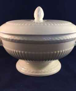 Wedgwood Edme dekschaal met deksel Ø 20,5cm, hoog 17,5 cm