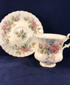 Royal Albert Moss Rose dameskop en schotel Ø kopje 7,2 cm hoog 6,8 cm.