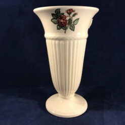 Wedgwood Moss Rose vaasje hoog 17 cm