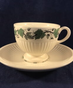 Wedgwood Stratford theekop met schotel Ø kop 8,4 cm hoog 6 cm