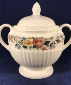 Wedgwood Conway suikerpot met deksel, hoog 12 cm.