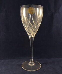 Wedgwood 'Toscane' kristallen wittewijnglas hoog 19,8 cm Ø 6,8 cm, door Albert Heijn uitgebracht 