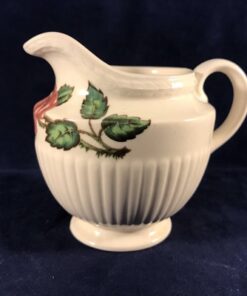 Wedgwood Moss Rose klein roomkannetje, hoog 7 cm