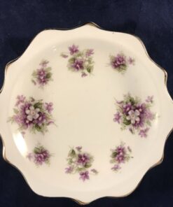 Royal Albert Sweet violets bonbonschoteltje met geschulpte rand