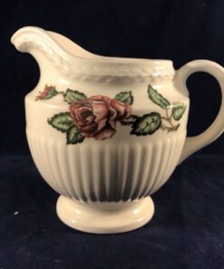 Wedgwood Moss Rose roomkannetje, hoog 9,5 cm