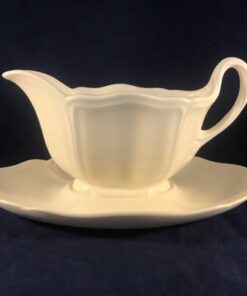 Wedgwood Queens Plain sauskom met oor op vast schotel