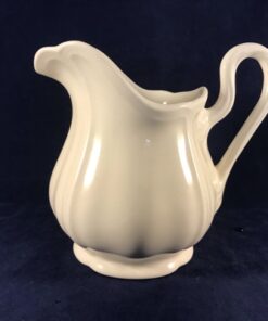 Wedgwood Queens plain roomkannetje groot hoog 10 cm.