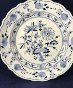Louis Regout Zwiebelmuster dinerbord Ø 23,8 cm, gebruikssporen