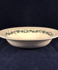 Wedgwood Stratford ovale open groenteschaal 20,5 x 26,5 cm, hoog 6 cm