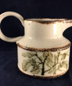 Wedgwood Midwinter Stonehenge 'Greenleaves' roomkan hoog 8 cm