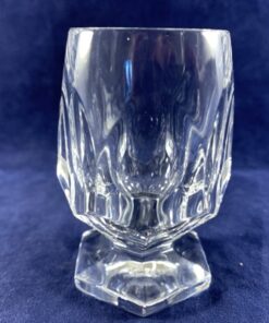 Set van 5 zware kristallen borrelglaasjes op voet hoog 6,8 cm Ø 3,6 cm