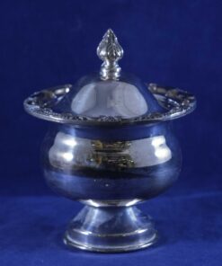 Verzilverde jampot met blauw glazen binnenpotje, hoog 13 cm