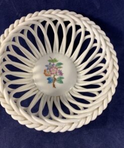 Herend 'Queen Victoria' mandje met open gevlochten rand Ø 11,5 cm, hoog 4 cm