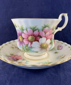 Royal Albert 'Flower of the month' series herenkop en schotel 'October' Ø 8,8 cm hoog 7 cm