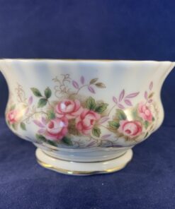 Royal Albert Lavender rose suikerbakje Ø 9,4 cm hoog 5,5 cm