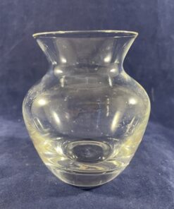 Klein vaasje, helder kristal, hoog 8 cm, Ø 5,5 cm.