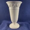 Wedgwood Edme vaas 17 cm hoog, embossed