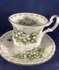 Royal Albert Flower of the month series dameskop en schotel 'May' hoog 6,8 cm Ø 7,3 cm.