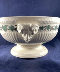 Wedgwood Stratford open schaal op voet Ø 20,6 cm, hoog 11 cm
