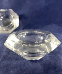 Geslepen kristallen achtkantig peper en zoutbakje Ø 4,7 cm.