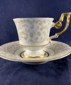 Bavaria Heinrich Selb mokkakop en schotel met acanthusblad motief, hoog 6,8 cm (oor), Ø kopje 6,3 cm