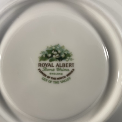 Royal Albert 'Flower of the month'series 'May' herenkop en schotel hoog 7 cm , Ø 8,7 - Afbeelding 3