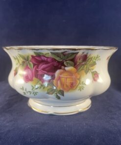 Royal Albert 'Old Country Roses' presenteerbakje op voet hoog 6 cm, Ø 11 cm