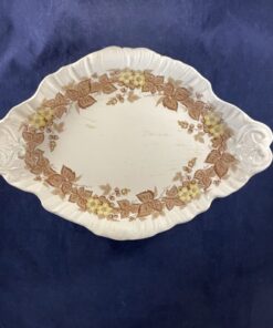 Wedgwood 'Wildbriar' broodschaal, afmeting 37 cm x 25 cm