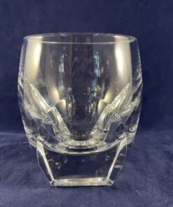 Set van 7 kleine whiskeyglazen/ tumblers hoog 8 cm, Ø 6 cm met vierkante zware bodem.
