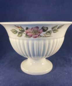 Wedgwood 'Briar rose' sherbetcup/ schaaltje op voet Ø 11,5  cm, hoog 8 cm