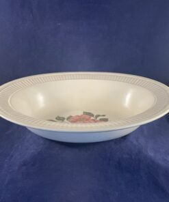 Wedgwood 'Briar rose' open groente schaal.20,5 x 26,5 cm, hoog 5,5 cm