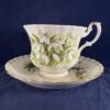 Royal Albert Flower of the month series herenkop en schotel 'January' hoog 7,8 cm, Ø 8,8 cm.