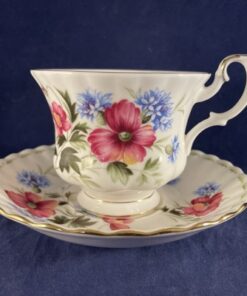 Royal Albert Flower of the month series herenkop en schotel 'August' hoog 7,8 cm, Ø 8,8 cm. (Poppy)