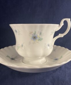 Royal Albert 'Caress' herenkop en schotel Ø kopje 8,8 cm hoog 7,8 cm.