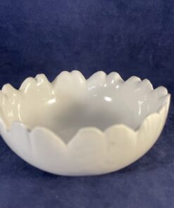 Set van 8 witte artisjokbakjes uit Italie. Ø 8,3 cm.