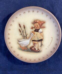 Goebel 'Hummel' sierbordje 1974  Ø 8,3 cm.