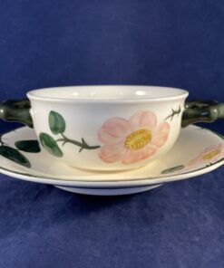 Villeroy en Boch 'Wild rose' soepkom met schotel Ø kom 12 cm, hoog 5,8 cm.