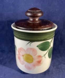 Villeroy en Boch 'Wild rose' voorraadpotje met houten deksel, hoog 10,5 cm.