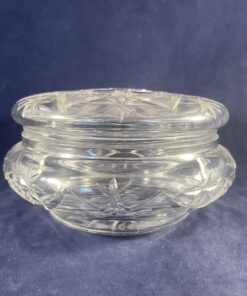 Bonbonniere van geslepen glas Ø 11 cm. hoog 6,5 cm.