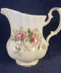 Royal Albert  Lavender rose klein roomkannetje hoog 8 cm.