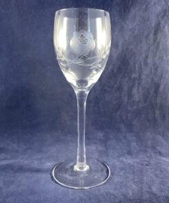 Set van 4 bitterglazen met geslepen rozendecor, hoog 15 cm, Ø 4,5 cm.