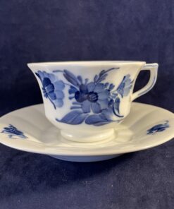 Royal Copenhagen 'Blue Flower' nr. 8562 koffiekop met schotel Ø kop 7,9 cm hoog 5,3 cm.