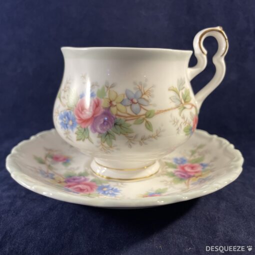 Royal Albert 'Colleen' dameskop en schotel Ø kop 6,6 cm hoog 7,8 cm.