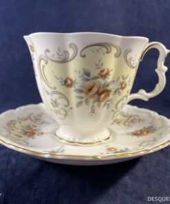 Royal Albert 'September song' dameskop en schotel Ø kop 8 cm hoog 6,8 cm, Avon shape.