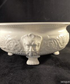 Wedgwood Patrician ronde open schaal op pootjes Ø 21 cm hoog 9,5 cm.