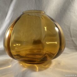 Vaas Mira nr. 3 W.J. Roozendaal Kristalunie Maastricht, hoog 13,5 cm, amberkleurig. (1931) - Afbeelding 3