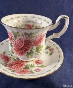 Royal Albert 'Flower of the month' series dameskop en schotel 'November' hoog 6,5 cm Ø 7,5 cm.