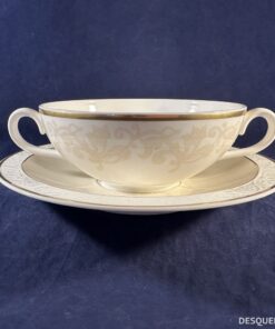 Villeroy & Boch 'Ivoire' soepkom met schotel.Ø 13 cm. hoog 5,5 cm.