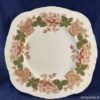 Wedgwood 'Wildbriar' koekschaal/ vierkant bord, afmeting 22 cm x 22 cm.