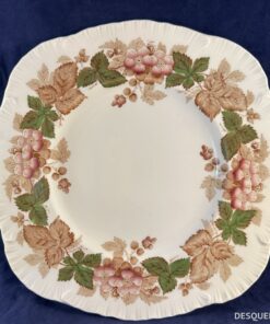 Wedgwood 'Wildbriar' koekschaal/ vierkant bord, afmeting 22 cm x 22 cm.